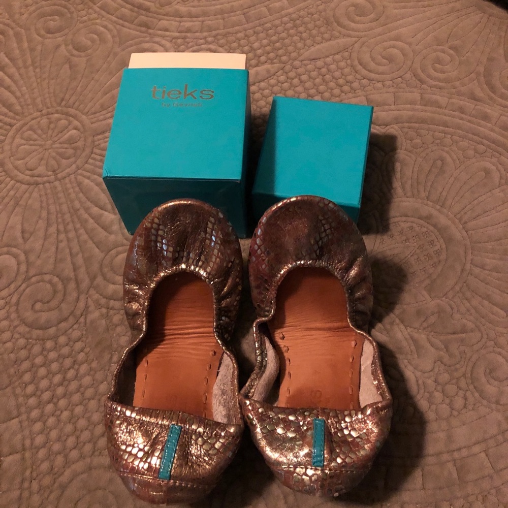 Tieks flats